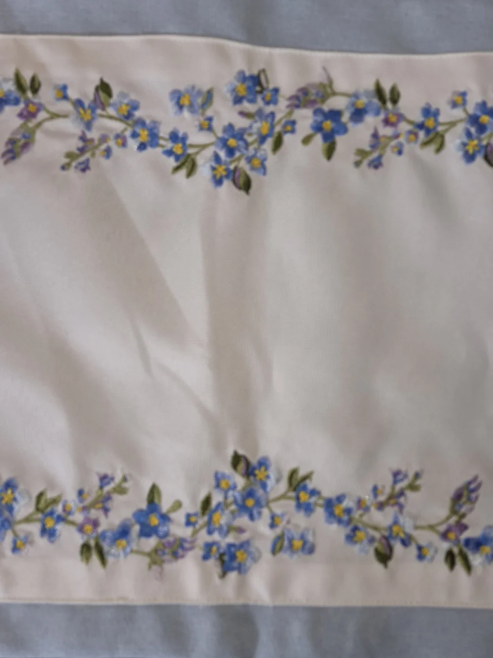 Charles Gallen Irish Home Textiles White W/blue Embroidered Flowers Table Runner
